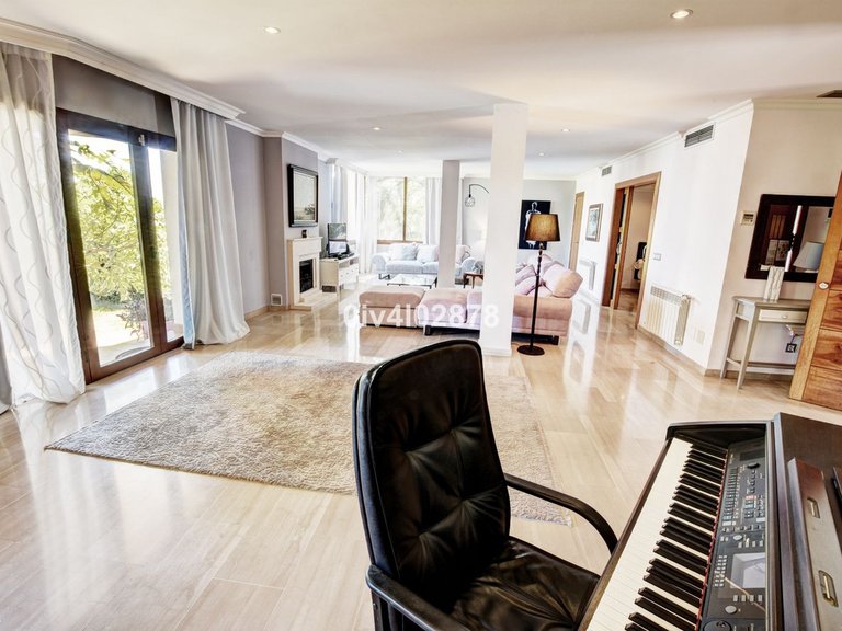 Villa for Sale in Benalmadena Costa, Malaga 11