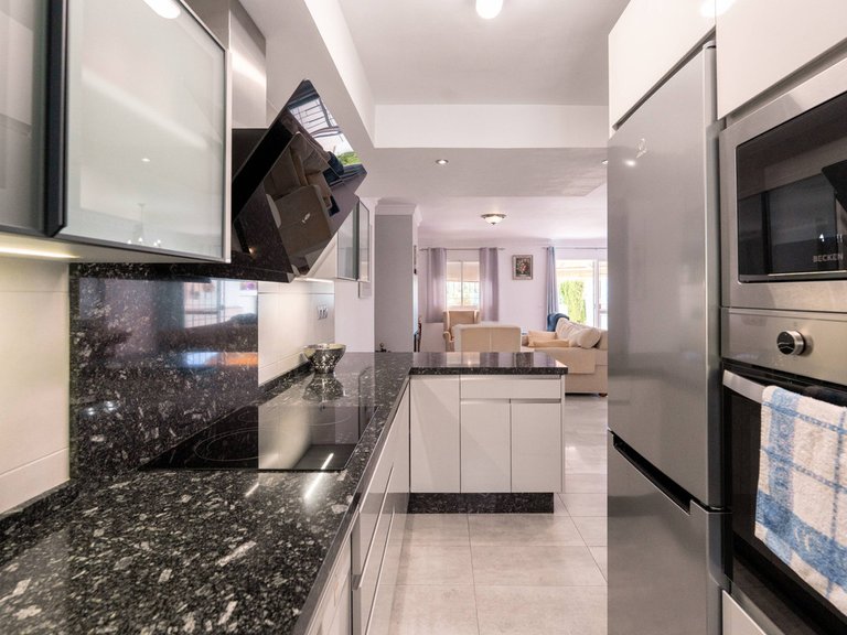 Villa for Sale in Nueva Andalucía, Malaga 24