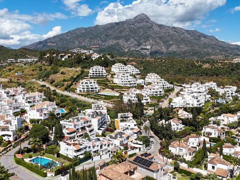 Villa for Sale in Nueva Andalucía, Malaga 32