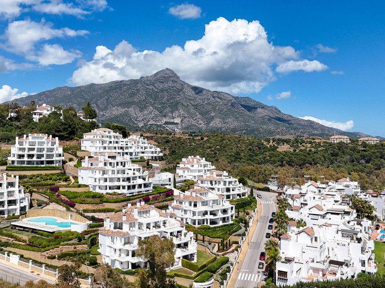 Villa for Sale in Nueva Andalucía, Malaga 36