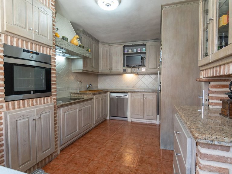 Villa for Sale in Estepona, Malaga 8