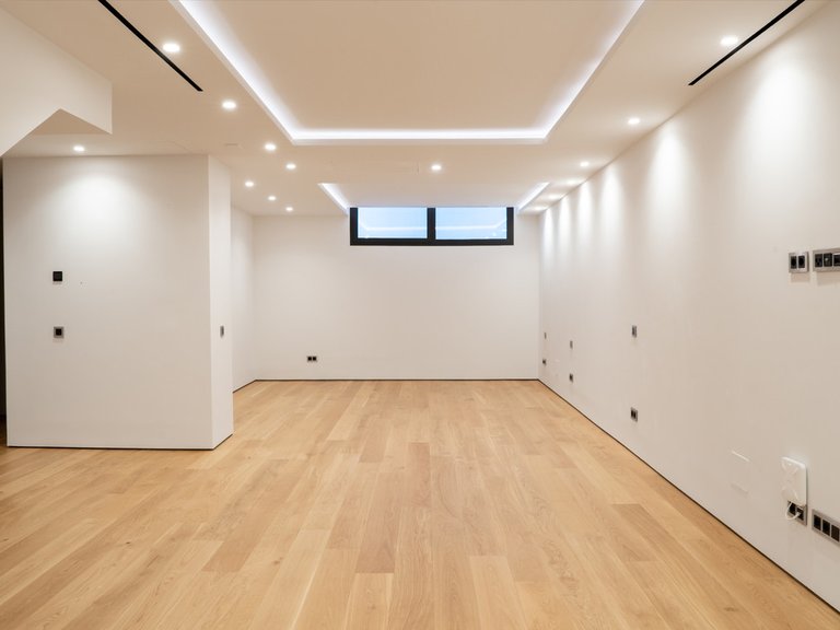 Apartment for Sale in The Golden Mile, Malaga 22