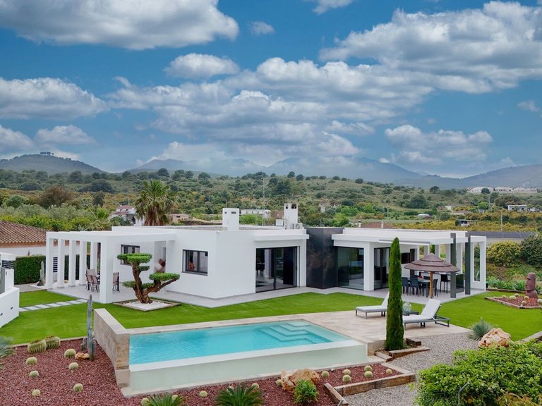 Villa for Sale in Alhaurín El Grande, Malaga 1