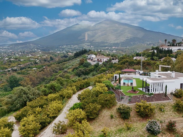 Villa for Sale in Alhaurín El Grande, Malaga 12