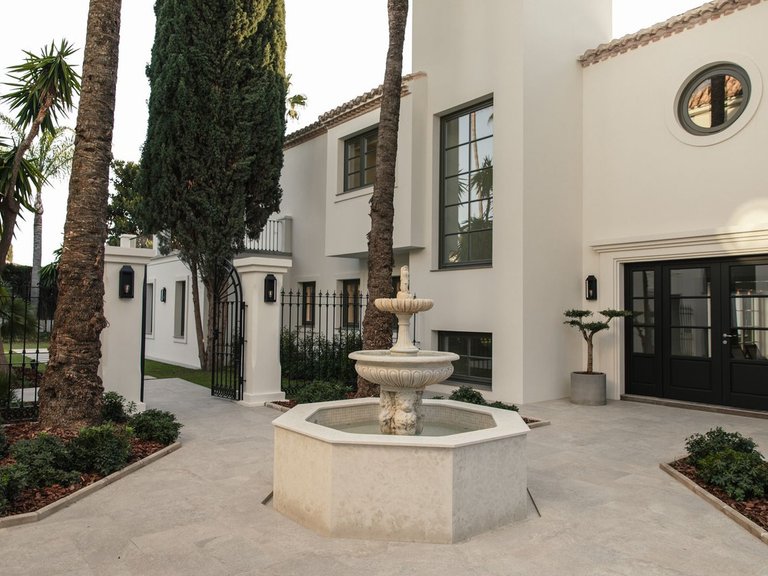 Villa for Sale in Nueva Andalucía, Malaga 10