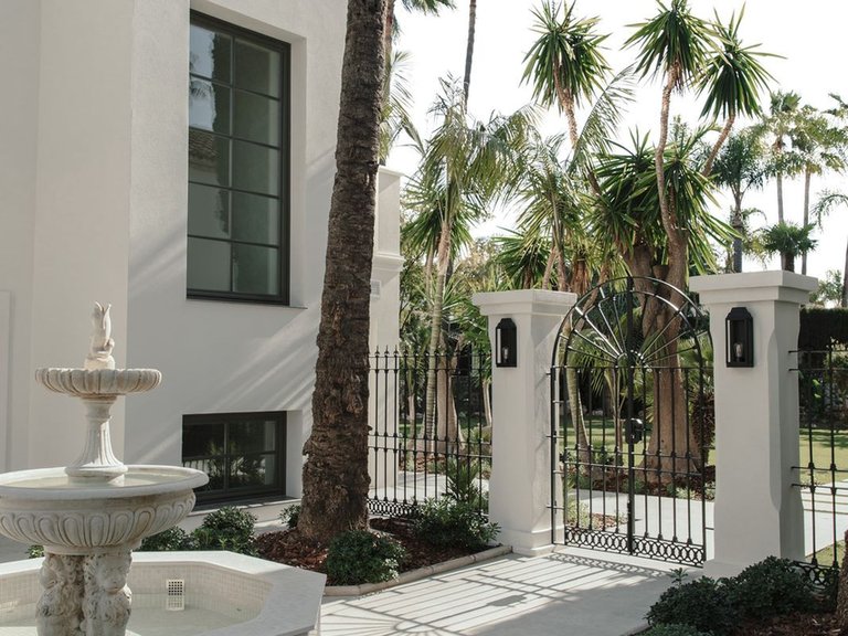 Villa for Sale in Nueva Andalucía, Malaga 12