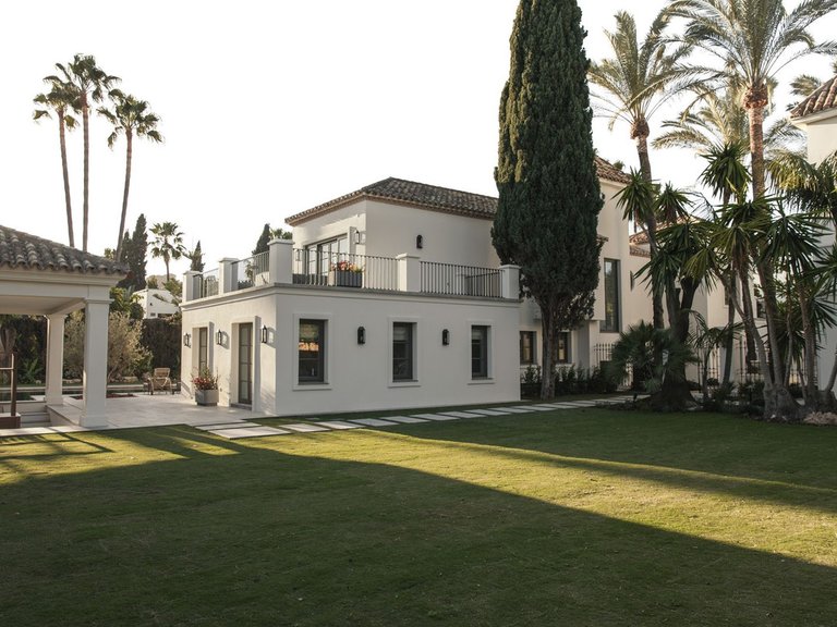 Villa for Sale in Nueva Andalucía, Malaga 23