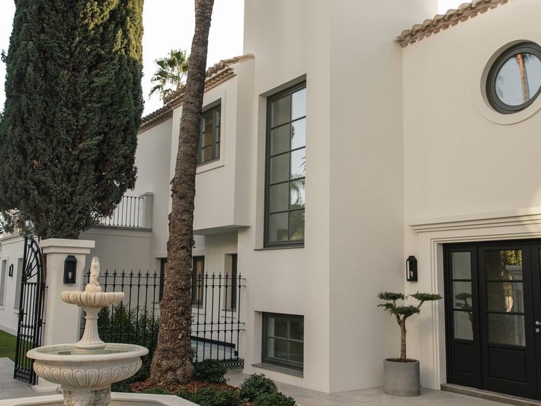 Villa for Sale in Nueva Andalucía, Malaga 9