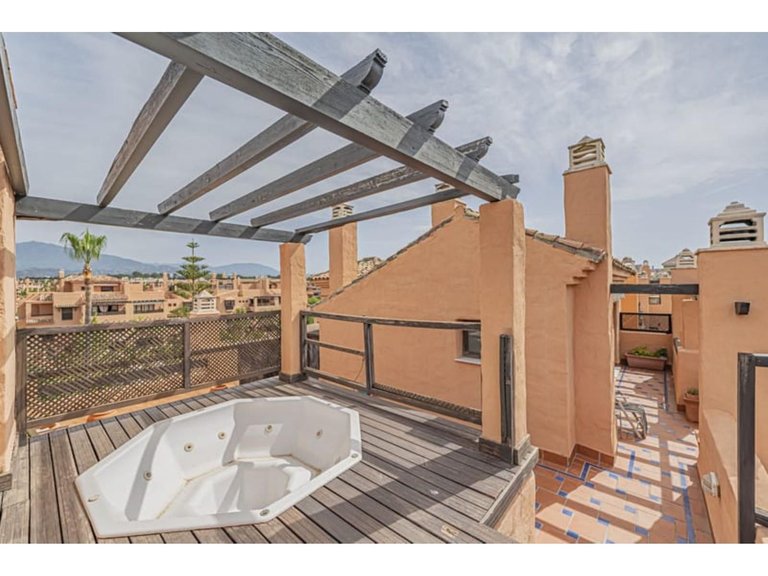 Apartment for Sale in Hacienda Del Sol, Malaga 10