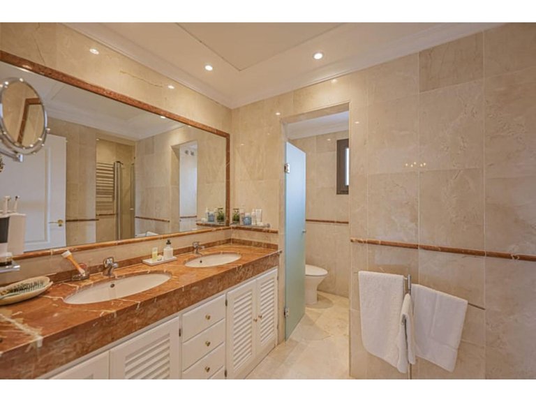 Apartment for Sale in Hacienda Del Sol, Malaga 25