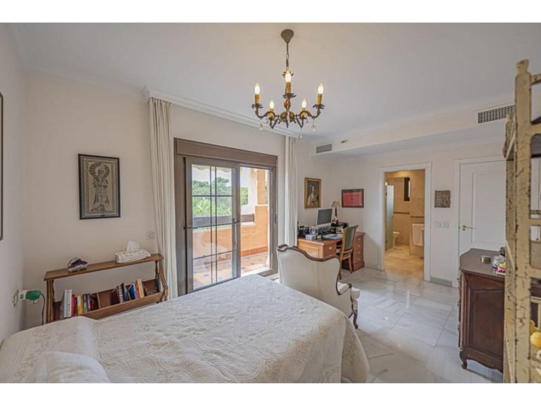 Apartment for Sale in Hacienda Del Sol, Malaga 8