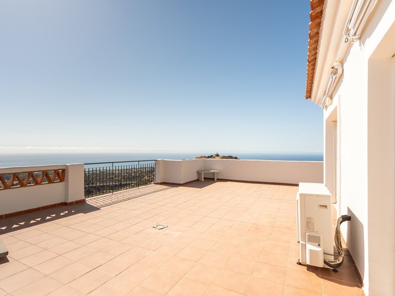 Apartment for Sale in Calahonda, Malaga 12