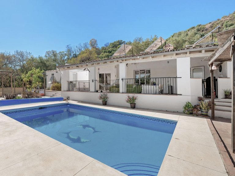Villa for Sale in Estepona, Malaga 1