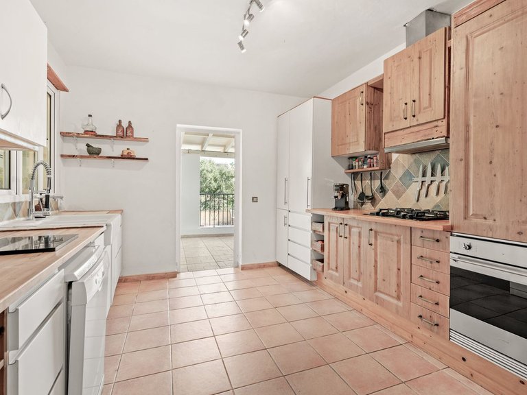 Villa for Sale in Estepona, Malaga 8