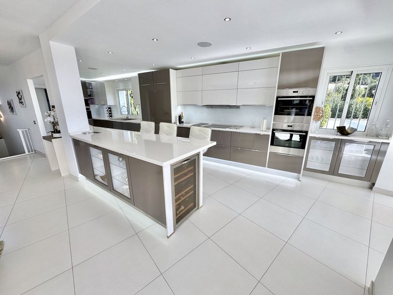 Villa for Sale in Calahonda, Malaga 10