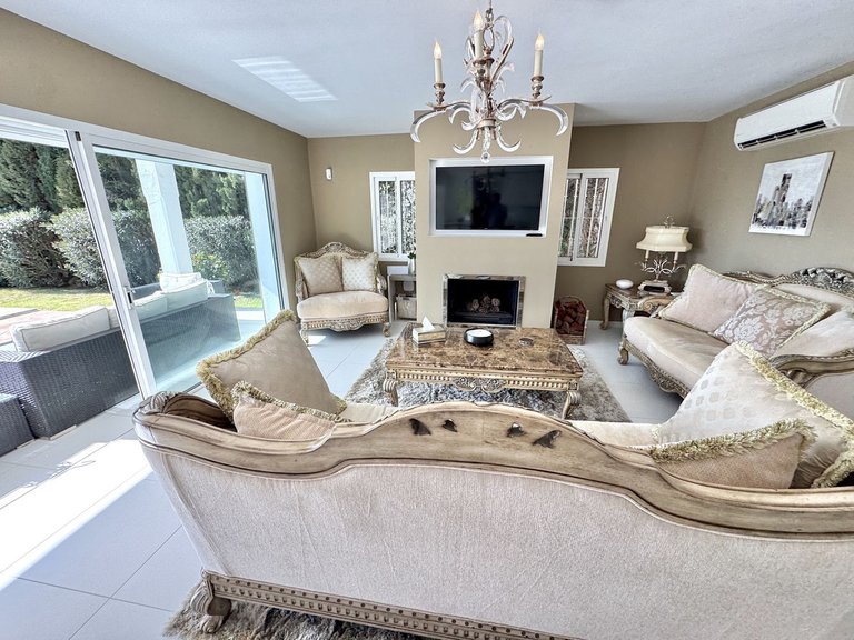 Villa for Sale in Calahonda, Malaga 12