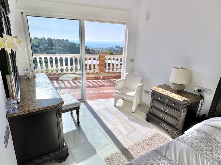 Villa for Sale in Calahonda, Malaga 16