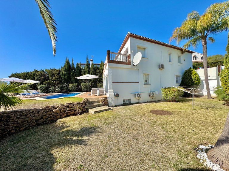 Villa for Sale in Calahonda, Malaga 4