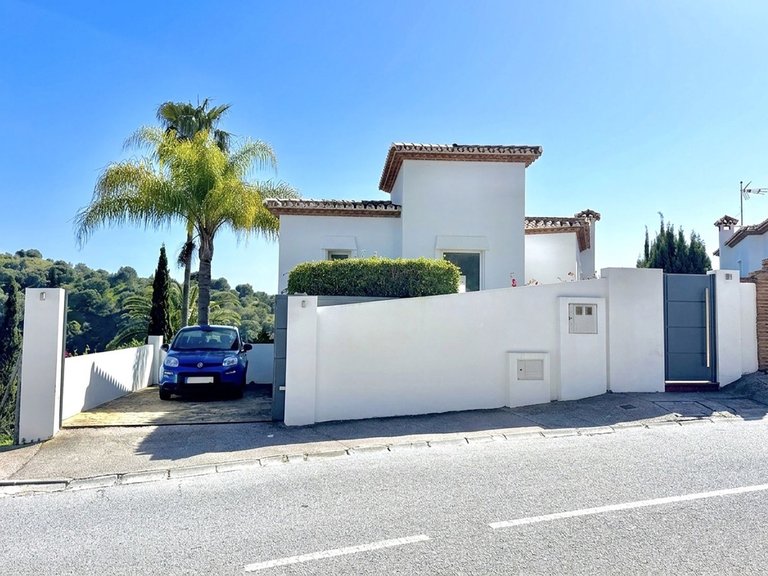 Villa for Sale in Calahonda, Malaga 6