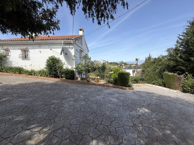 Villa for Sale in Alhaurín El Grande, Malaga 17