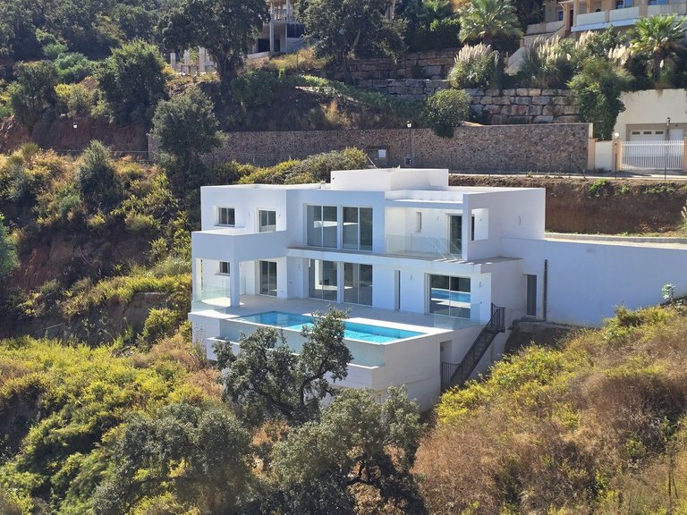 Villa for Sale in La Mairena, Malaga 12