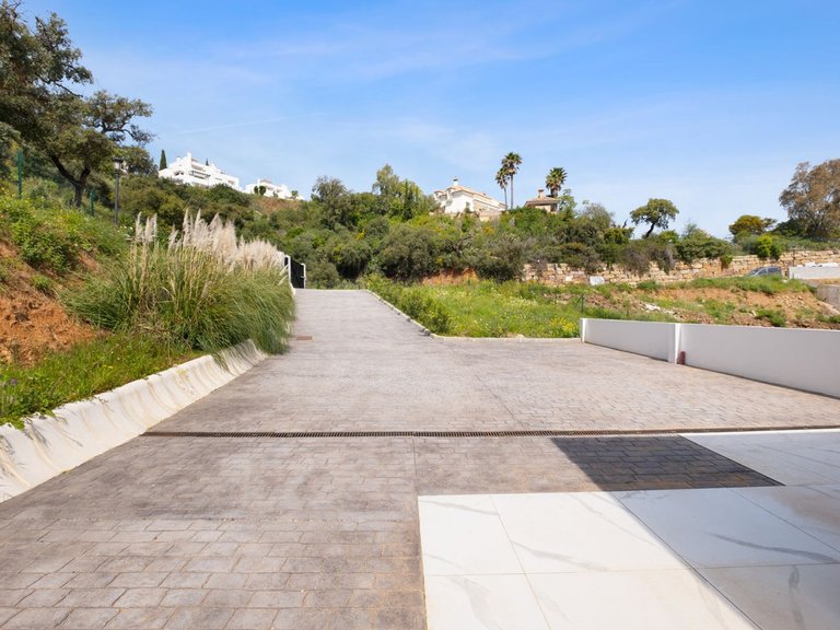 Villa for Sale in La Mairena, Malaga 13