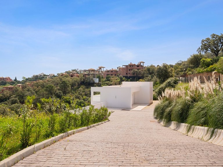 Villa for Sale in La Mairena, Malaga 16