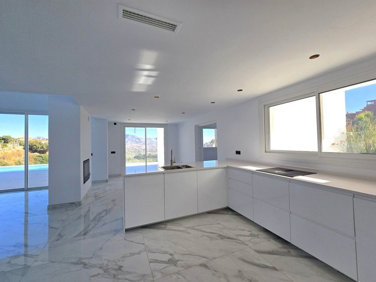 Villa for Sale in La Mairena, Malaga 19