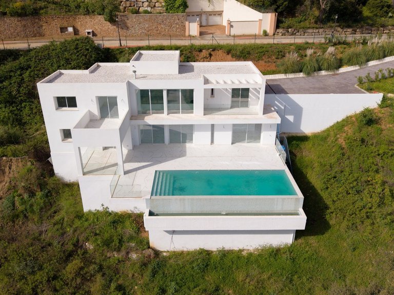 Villa for Sale in La Mairena, Malaga 21