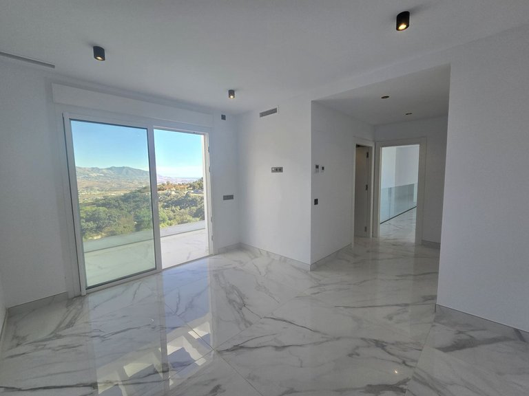 Villa for Sale in La Mairena, Malaga 24