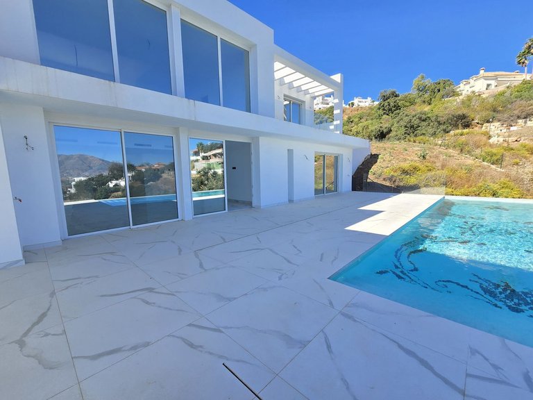 Villa for Sale in La Mairena, Malaga 27