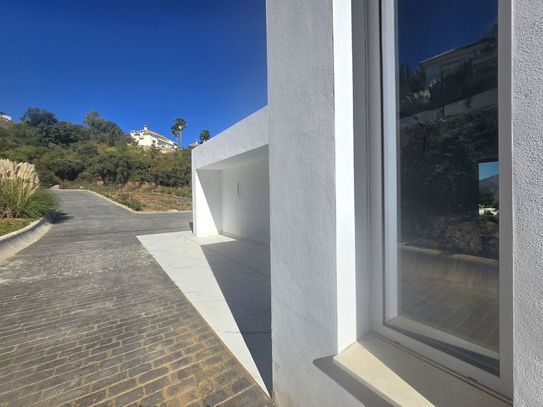 Villa for Sale in La Mairena, Malaga 28