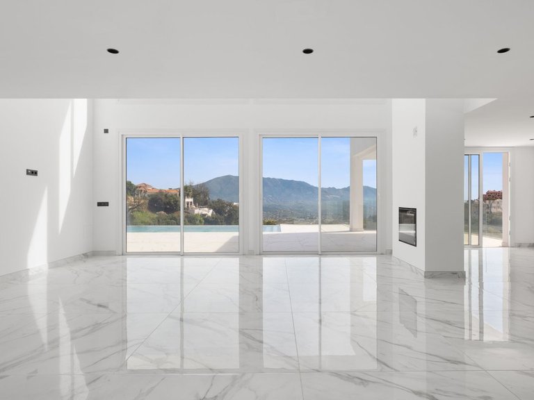 Villa for Sale in La Mairena, Malaga 3