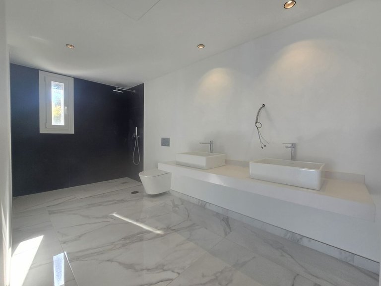 Villa for Sale in La Mairena, Malaga 32