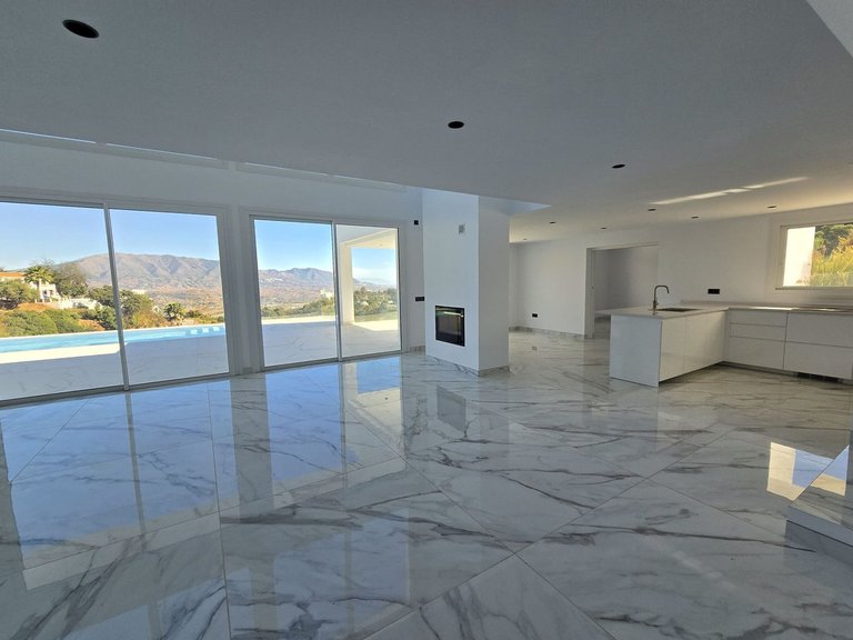 Villa for Sale in La Mairena, Malaga 34