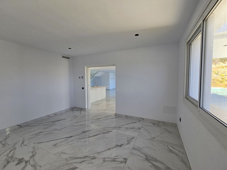 Villa for Sale in La Mairena, Malaga 35