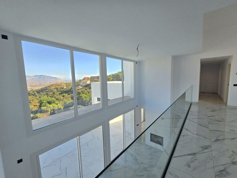 Villa for Sale in La Mairena, Malaga 5