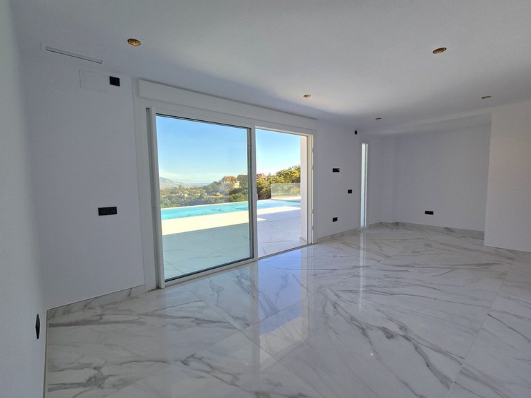 Villa for Sale in La Mairena, Malaga 9