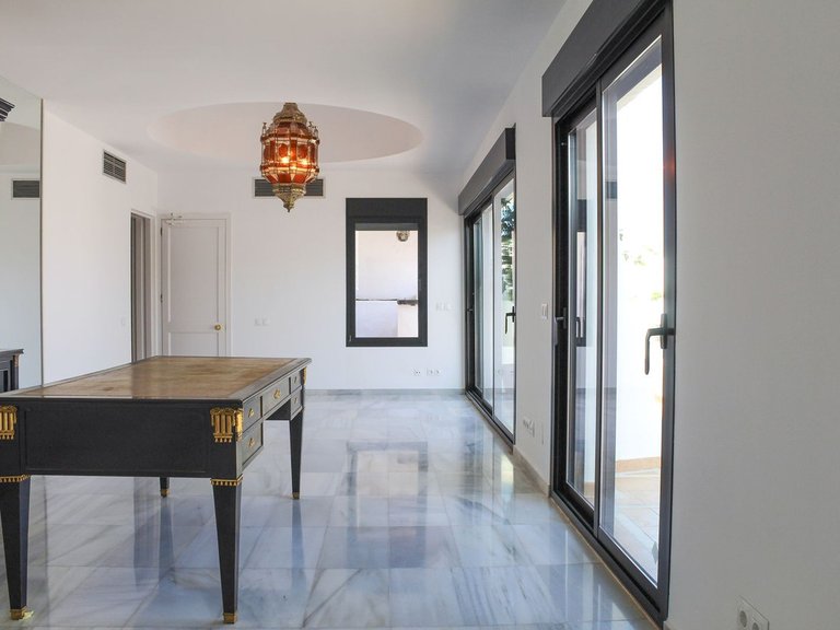 Apartment for Sale in Puerto Banús, Malaga 17
