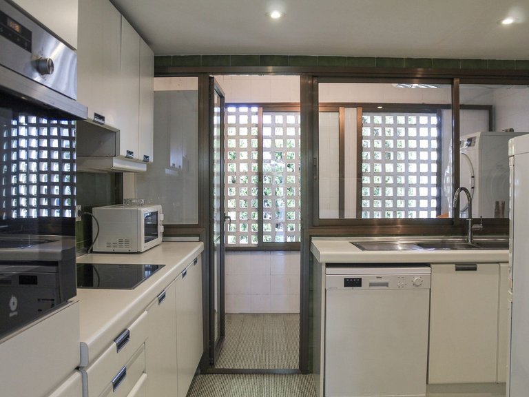 Apartment for Sale in Puerto Banús, Malaga 35