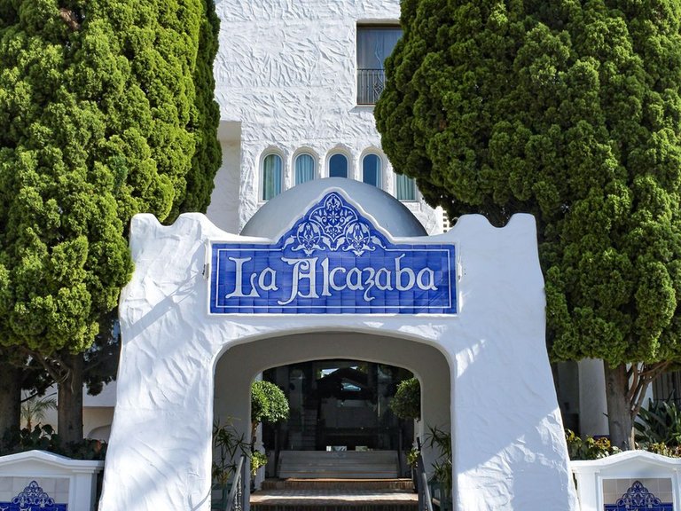 Apartment for Sale in Puerto Banús, Malaga 4
