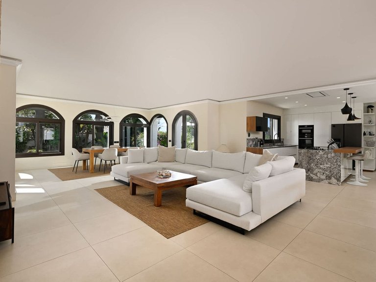 Villa for Sale in Marbesa, Malaga 11