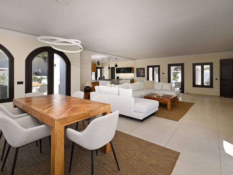 Villa for Sale in Marbesa, Malaga 9