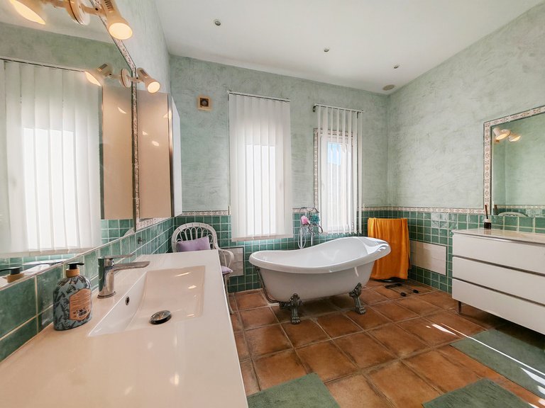 Villa for Sale in Coín, Malaga 24