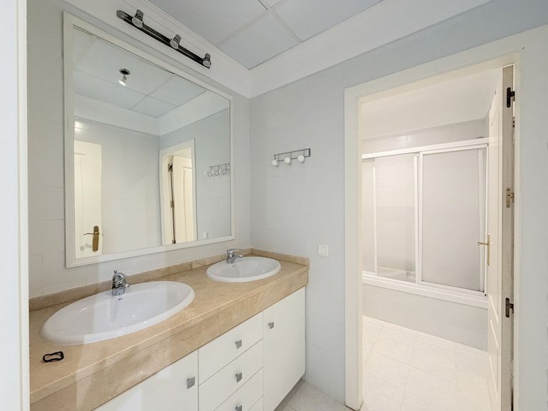 Apartment for Sale in La Duquesa, Malaga 30