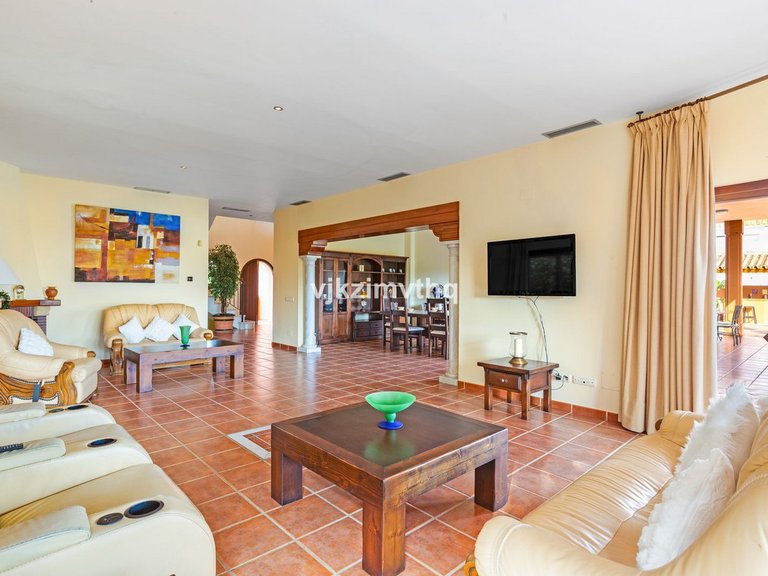 Villa for Sale in Benahavís, Malaga 10