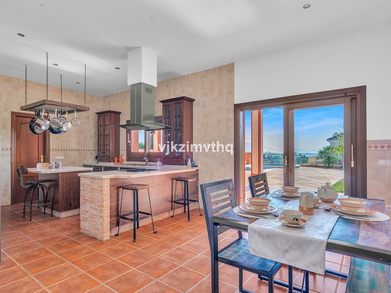 Villa for Sale in Benahavís, Malaga 15