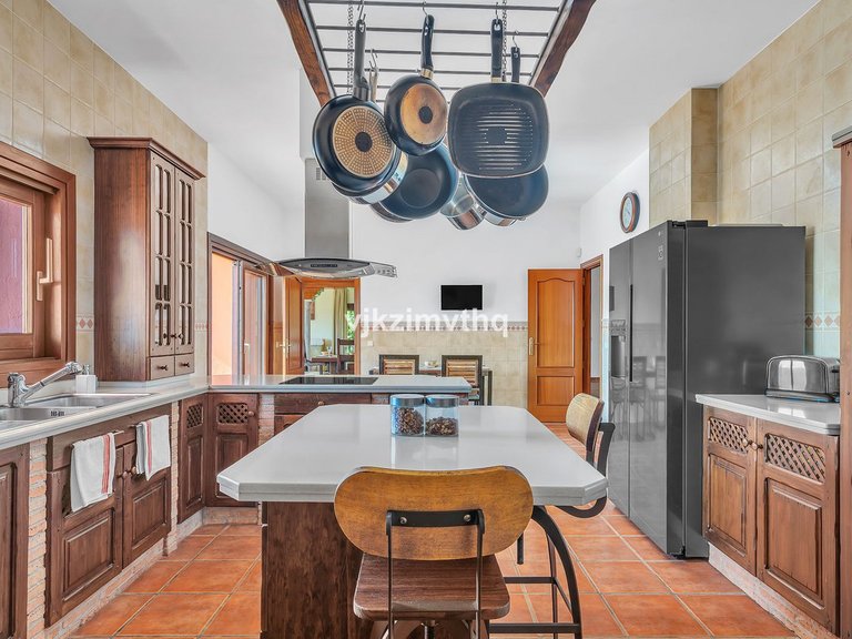 Villa for Sale in Benahavís, Malaga 17