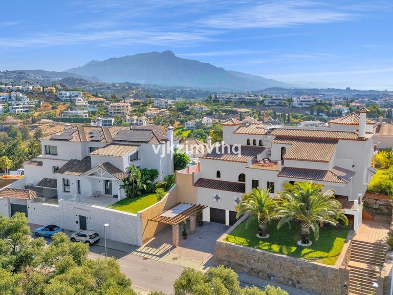 Villa for Sale in Benahavís, Malaga 2