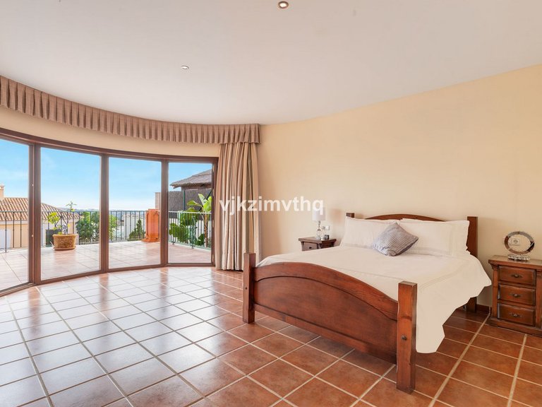 Villa for Sale in Benahavís, Malaga 26